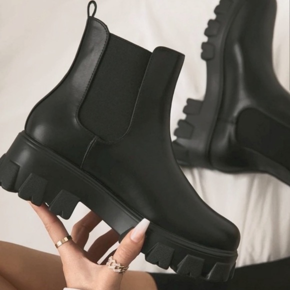 Chelsea Boot - Picture 1 of 6